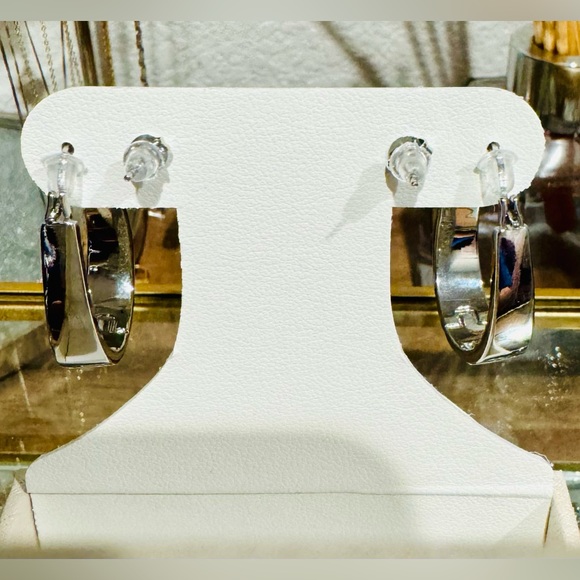 Sofia James New York 2 pairs of Earrings - Picture 4 of 4